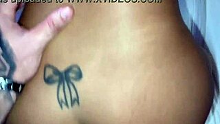 olha o que fizeram comigo acabaram com o meu cu primeiro foi o marido pra abrir caminho para o pau gigante do amigo