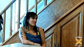 Tutty Brune Sublime Se Régale Avec Cette Bite