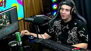 Victoria Camargo Gets on All Fours, Forgetting the Interview for a Delicious Ass Fuck in the Podcast Barraco