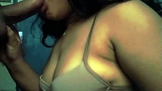 La pelicula es buena pero su polla es mucho mejor mamada romantica y garganta profunda por pareja real