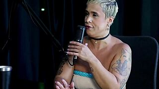 Tem Um Público Misto À Milf Pegou Um Que Brocou E Já Passou Muita Raiva Por Isso Escolhe Suas Batalhas - Just Joana Watch On Sheer Red