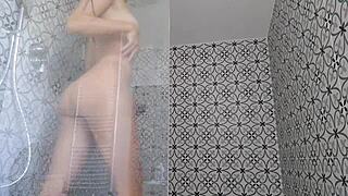 I had a very hot and sensual shower