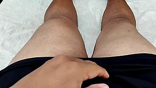 flagrei minha esposa se masturbando no quarto com seu brinquedinho e fui me masturbar e gozar gostoso pra ela