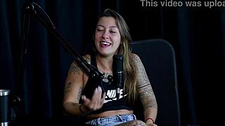 Flor de Damiana's naughty interview with grandma Moai.