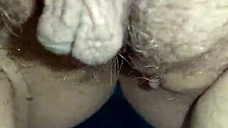 new video-fica pisciata e pelosissima