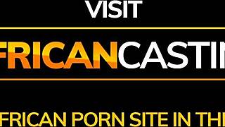 Afrikansk casting där liten 18+ svart modell dyker in i interracial anal