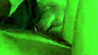 מילף עם ציצים גדולים מקבלת ליק וריסוס של זרע חם אחרי משחק פרוע