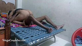 Bhabhi Desi Panas Kerja Malam Horny