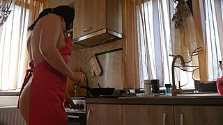 تريد إدخال زبك بعمق داخلي؟ 😈