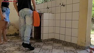 Hotwife Casada ride zakar tukang paip sementara suami kerja