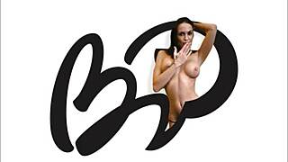 Gadis seksi 18+ gosok memek solo di shower panas