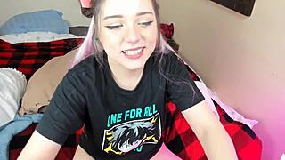 Haluatko nähdä seksikkään suihinottoni tälle dildolle? Osa 4!