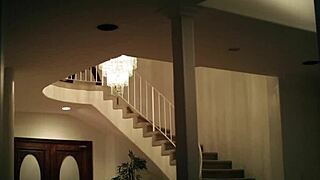 Гламурная миниатюрная крошка 18+ оттрахана в миссионерке