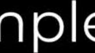 Fuimos al motel con amigos, charlamos caliente, luego nos volvimos locos en cama con rojo y sheer