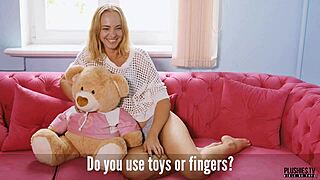 Roztomilá Diana Rachels erotický chat o modelování pro Plushies TV