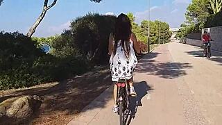 Balade sans culotte au bord de la mer aujourd'hui