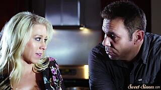 lepa tinejdžerka 18+ jaše ćaleta sa nestašnim 18+ pokretima