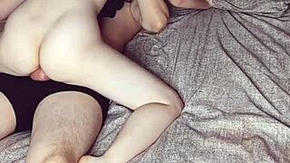 発情義妹が俺の太チンポに騎乗して激しい18歳ティーンアクション。彼女の小柄18歳ボディが毎回の激しい突きを渇望。