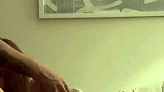 Meni villiksi tämän upean eteläaasialaisen kaunottaren kanssa vuokratussa huoneessa, hänen taitonsa ovat uskomattomia!