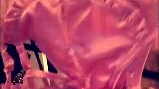 Prljave snapchat poruke od nage milf kurve na javnom otvorenom uživanju