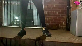 上品な汚れ女があちこちおしっこ