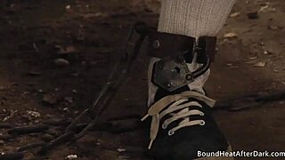 Je kiffe les gros seins naturels de mon esclave qui me séduit !