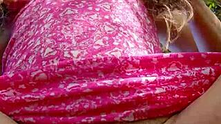 Fick und Piss auf meinem Bike, offene Pussy tropft von hinten