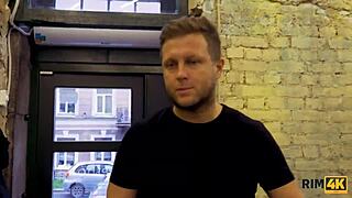 Rim4k καλλονή, νιώθεις τη γλώσσα μου στον πρωκτό σου; Πες μου πώς νιώθεις!