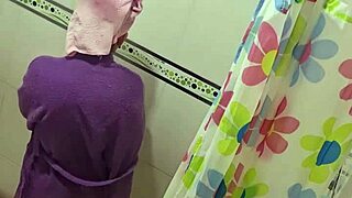 špehujem argentínsku ženu môjho najlepšieho kamaráta v sprche