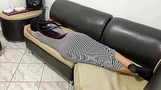 あのタイトなドレスに包まれた巨大なケツ、たまんない！😍