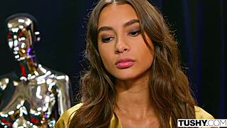 Ai văzut-o vreodată pe Kelly Collins superbă în debutul ei exclusiv de dublă penetrare?