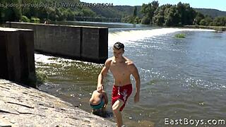 caravan boys - Ronnieが車でオナニーするの見たい？