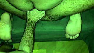 Cazzo, mi sono scaldata con il portiere e il suo amico che controllano casa in trasparente!