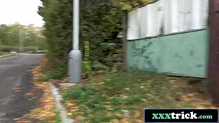 นักข่าวรัสเซียน่ารักโดนเย็ดแรงๆ ในที่สาธารณะแบบไม่ถอดเสื้อผ้า