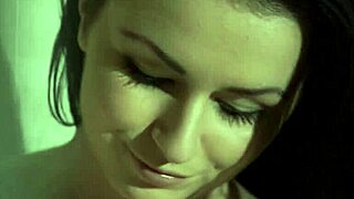 Ooit geprobeerd om te cockriden met een hete Euro model in de douche?