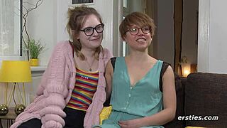 Orgastischer Zungen-Spiel mit Luna & Josephine