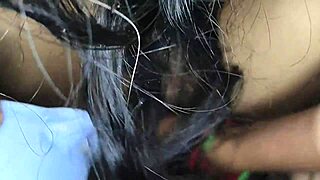 इंडियन विलेज गर्ल बाथरूम में चूत शेव करती है