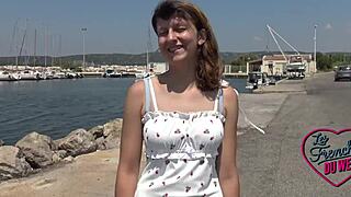 Melany, 23 anni, è una troia francese selvaggia! Guarda la sua azione amatoriale all'aperto!