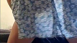 Opsednut sam ovom sitnom plavušom koja prima ogroman kurac