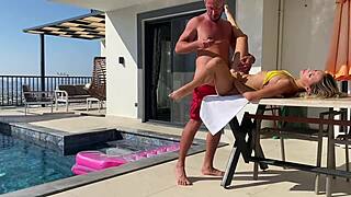 Pasión backstage al aire libre con pareja amateur y sexo gracioso