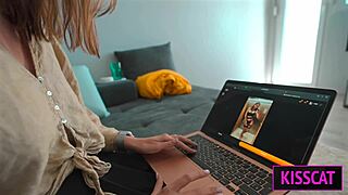 Полудях като видях голата снимка на мащехата и я чуках силно