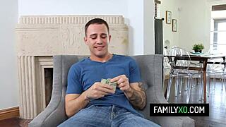 हेली लिटिल स्लट्टी खुशी से सौतेले भाई के लंड पर सवार होती है