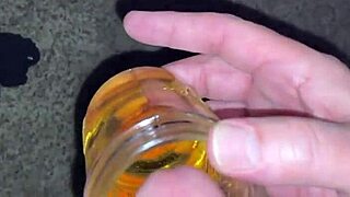 Lachen om cuck na dat hij met zichzelf speelde, Agness