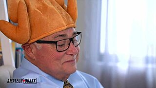 Yo, russiske milfer Casca og Aria Banks blir fylt på Thanksgiving! 🦃