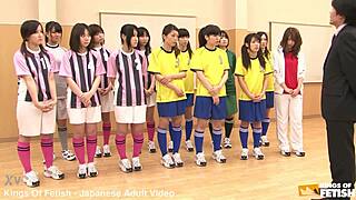 जापानी फीमेल टीम कोच से हार्डकोर लेसन लेती है