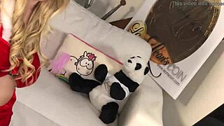 Vánoční párty se rozjede divoce se santovskými kostýmy a zábavou s velkou prdelí