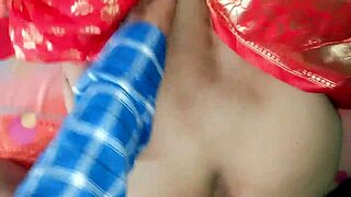 बीवी से बेवफाई, सेक्सी ब्लॉन्ड के साथ तीव्र चाटना