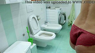 Νέα υπηρέτρια πληρώνεται να καθαρίσει μόνο με μικρά εσώρουχα 18+