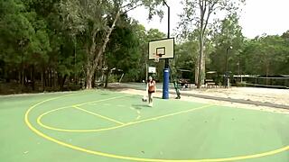 เอ่อ สาวญี่ปุ่นใส่บิกินี่น่ารักสุดๆ เลย สาบานเลย