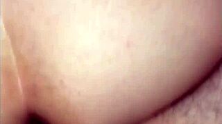 Kış Kostümü Giyinme Büyük Tits Yan Sikiş ve Köpek Pozisyonuna Dönüşüyor